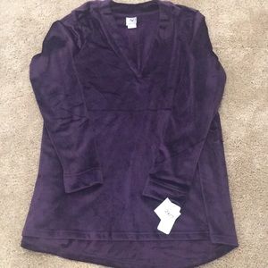 “Natori” plush top, size M, NWT, purple